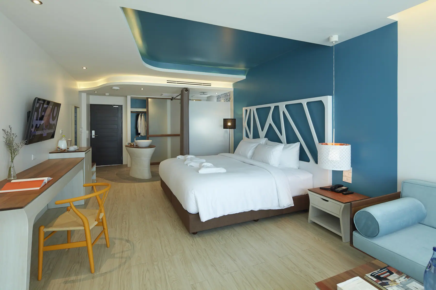 Superior room with a teal feature wall